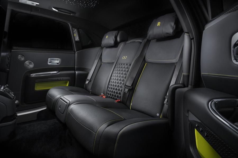 Интерьер Rolls-Royce Ghost Black Badge 2019 года  (фото 3 из 3)